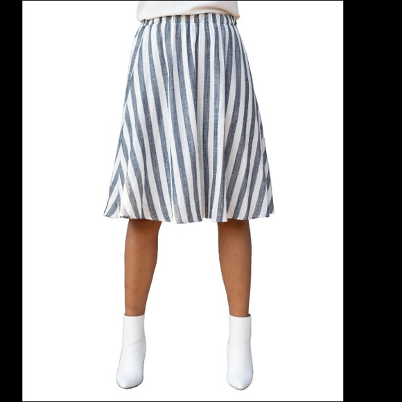 Gray and white striped midi skirt - Picture 3 of 5